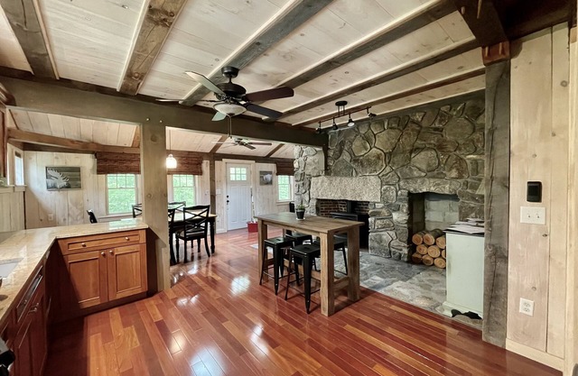 JACKS GETAWAY: UNIQUE POST & BEAM BARN IN ALTON BAY BY MT MAJOR ⛰& GUNSTOCK⛷