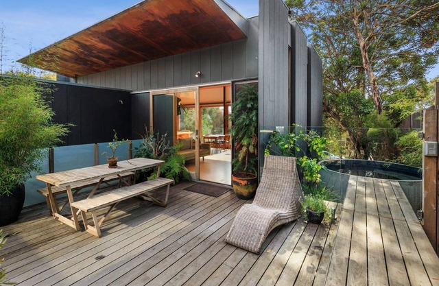 Jan Juc Jungalow with heated plunge pool