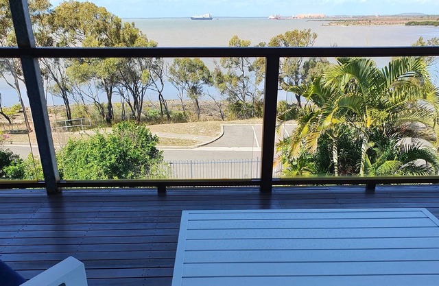 Jan's pet friendly fully furnished unit with harbour views and sea breezes