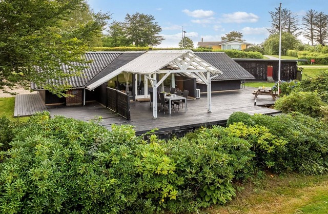 "Jantje" - 500m to the fjord by Interhome