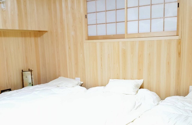 Japanese townhouse for 1 to 4 people, 7-minute walk from Asashiobashi in Osaka