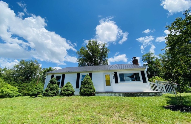 Jasmine House-Dog, family friendly-5 mins Douglas Lake-Large yard-Country Vibe