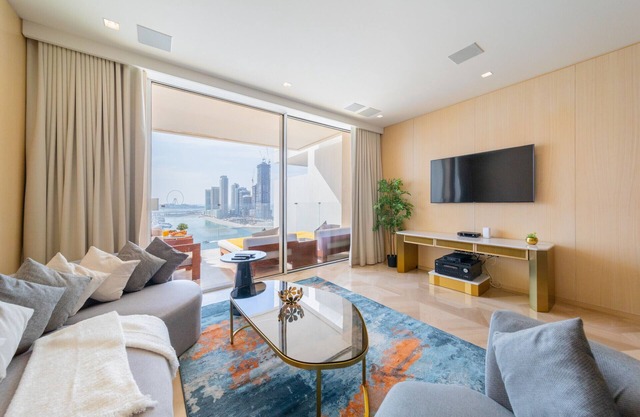 Jaw dropping 2BR Apt with Sea View at FIVE Palm