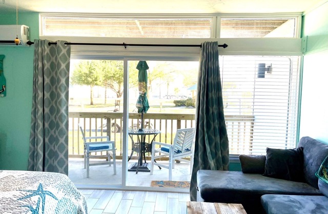 Jewel of Cedar Key-Pet Friendly condo 130