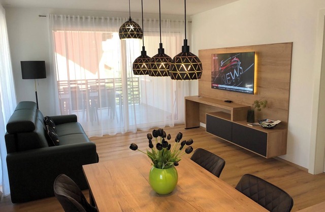 "JJ City Apartment" with Private Covered Terrace and Garage