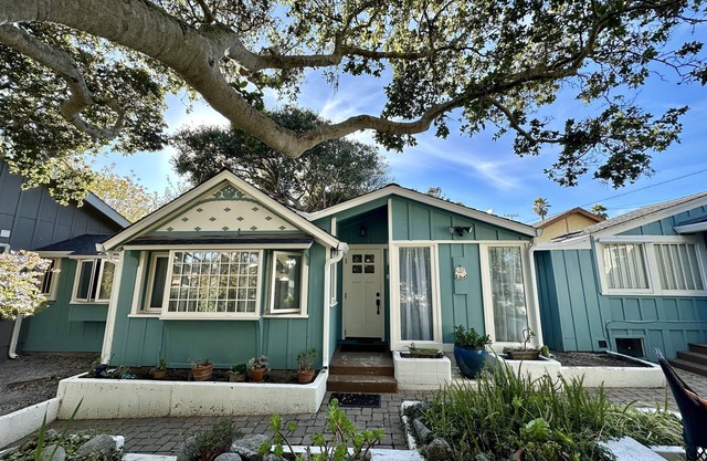 John Steinbeck's Writer's Studio: Home of Classic American Author - 30 night min