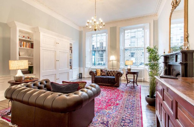 JOIVY Converted Flat in Historic Building in New Town