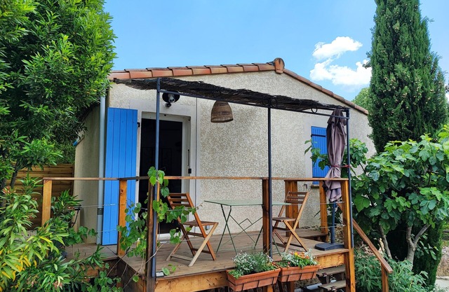 Joli Cabanon vue sur Serre de Barre