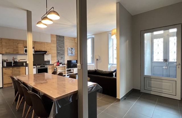 Joli T3 rénové ds une villa 1900