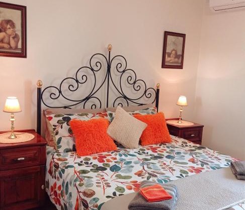 Joseph 2 Stylish flat with open views, just 4km from the airport or beach
