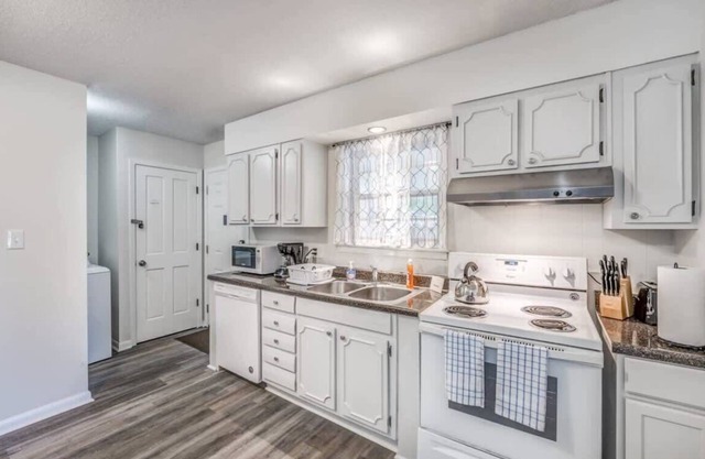 Judy Lynn Collective