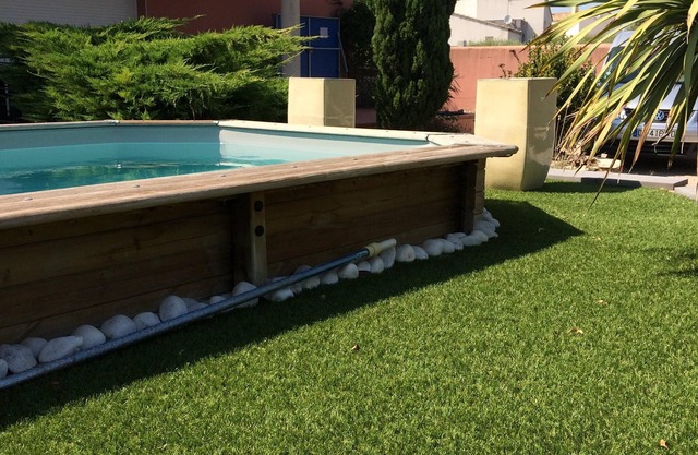 July and August rental villa 140m², sleeps 8, swimming pool, 25 mins from the sea.