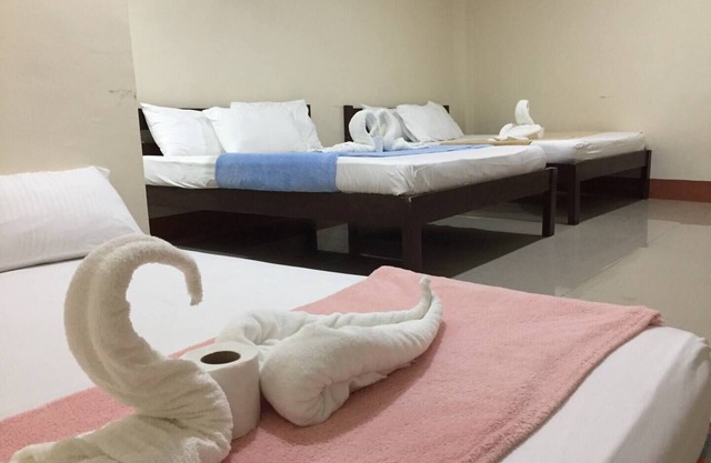 Junlyn Apartelle Standard King bed