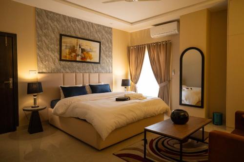 Just Move Luxury 1BR APT, Near ISB Int'l AIRPT