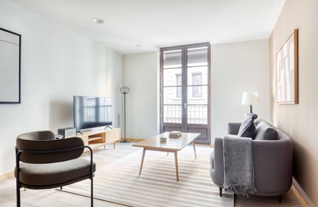 Just Renovated El Born 2BR nr Port Vell, by Blueground