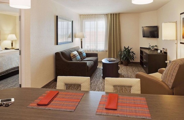 Just What You Were Looking For! 3 Relaxing Units w/ Parking, Perfect for family!