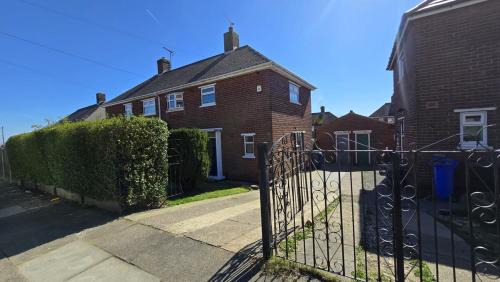 Kabaka - Comfy Birley 3 Bedroom Home