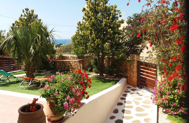 Kalathas house, near the sea for families,friends.