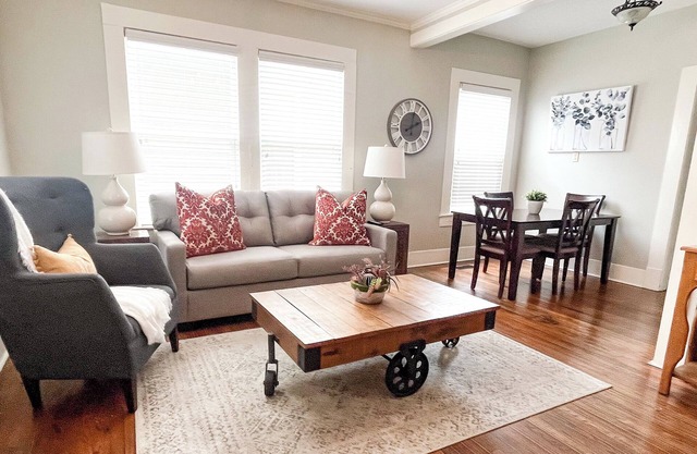 Kalmia Suite A - Centrally Located Downtown