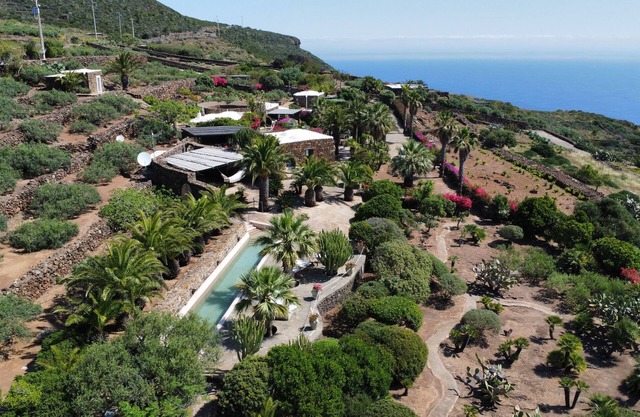 Kardibà-luxury Oasis in Natural Reservoir