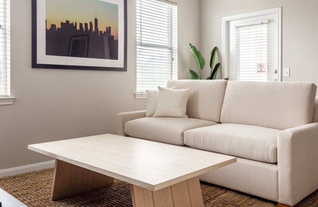 Kasa | Comfortable 1BD in South Houston | Pearland