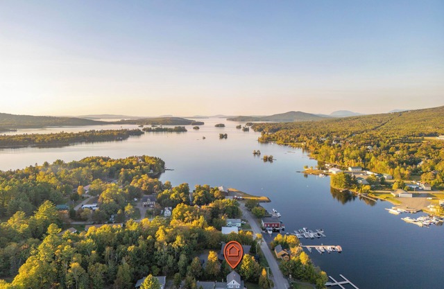 Katahdin View - 3 King Beds, Wraparound Deck, Fire Pit, Dog Friendly, Sleeps 14