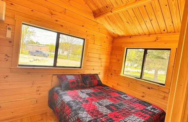 Kawishiwi Cabin, a Charming 2-bedroom cabin with AC, WiFi in enjoyable Ely