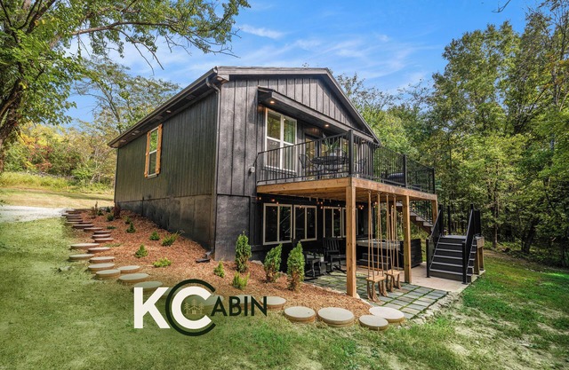 KCcabin Modern Wooded Retreat w/Hot Tub