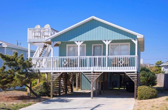KD1514 New Listing, Modern, Dogs Allowed, Across from Beach