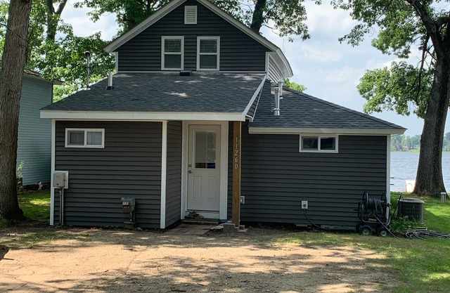 "Keep It Reel" Lakefront Cottage on Upper Crooked Lake Delton, MI $1400/week