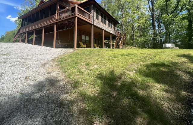Kentucky Cabin on The Cumberland River with Private Boat Ramp