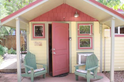 Kenzie's Cottage - Downtown, Hot Tub