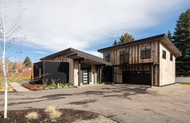 Ketchum Modern 4BR: Panoramic Mountain Views, Luxe Amenities, Ideal Location