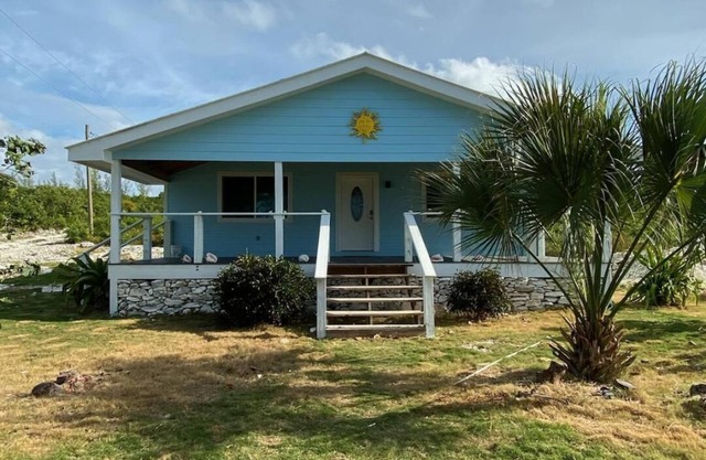 Kewl Breez, Gorgeous Villa, 2 bed, 2 bath, James Cistern, water front