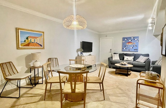 Key Biscayne Condo, 3 minute walk to the beach