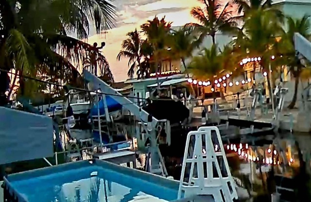 Key Largo Beauty. Pool. 100 Ft. Dock . Bring Your Boat. Free WiFi.