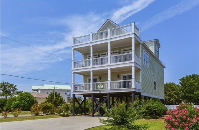 Key Lime Pie! 8 bed/7bath/3rd Row/Short Walk to Beach!