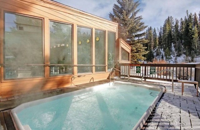 Keystone Condo- Steps to Lift- Riverfront- Pool-Hot Tub-STR25-00046950