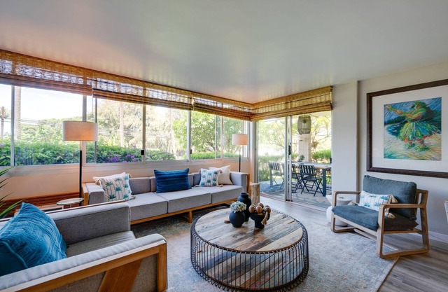 Kihei Condo Ocean Views! Closest to Kamaole 3 Beach!