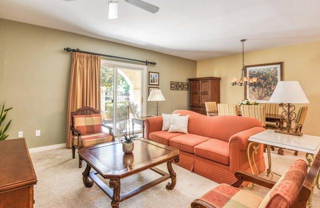 King bed - fenced courtyard patio - pool - hot tub - easy access on 1st floor