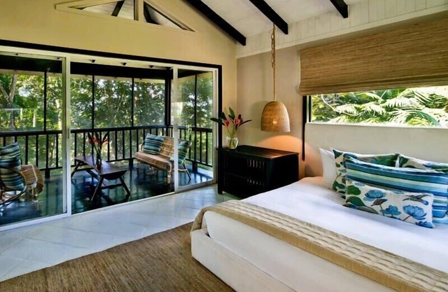 King Jungle Suite overlooking the jungle and surrounded by the nature
