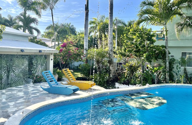 King Loft up to 3 people, close to center. Boutique Hotel.Kite School and trips.
