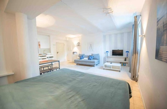 King-size bed/near city & Alster/quiet