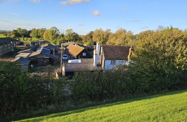 King size Bed with Roll top bathroom en-suite