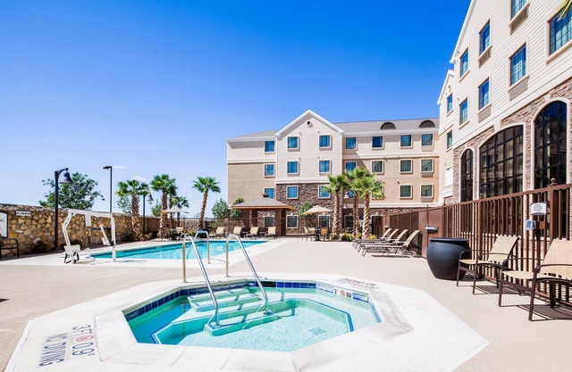 King Studio | Free Breakfast Buffet. Pool & Hot Tub Access.