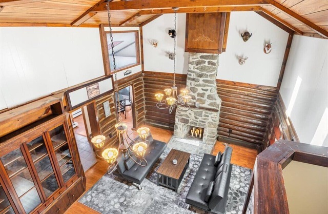 King Suite Cabin Retreat Highland Lakes