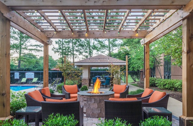 King Suite. Free Breakfast. Outdoor Pool. Gym. Relaxing Retreat!