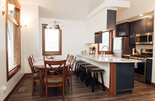 Kingfield, Minneapolis; Sleeps 6; New Construction, 3 Miles from Downtown