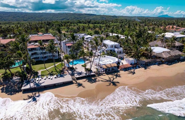 Kite Beach Oceanfront Two Bedroom Patio and Garden