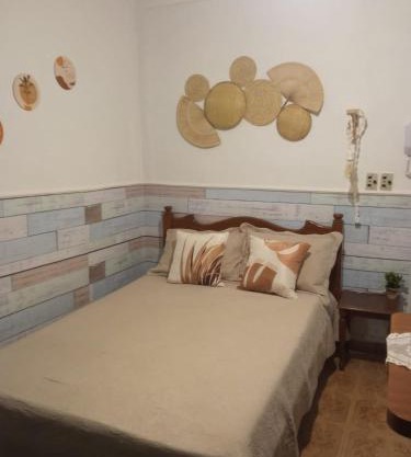 Kitnet Boqueirão - Completa - Wi-fi - garagem rotativa - 1 quadra da praia - no centro comercial